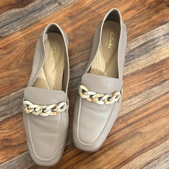 Clarks Leather Loafer - Picture 2 of 4